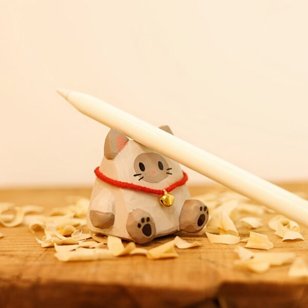 Hand-Carved Woodland Friends: Multi-Functional Desk Companion & Pen Holder